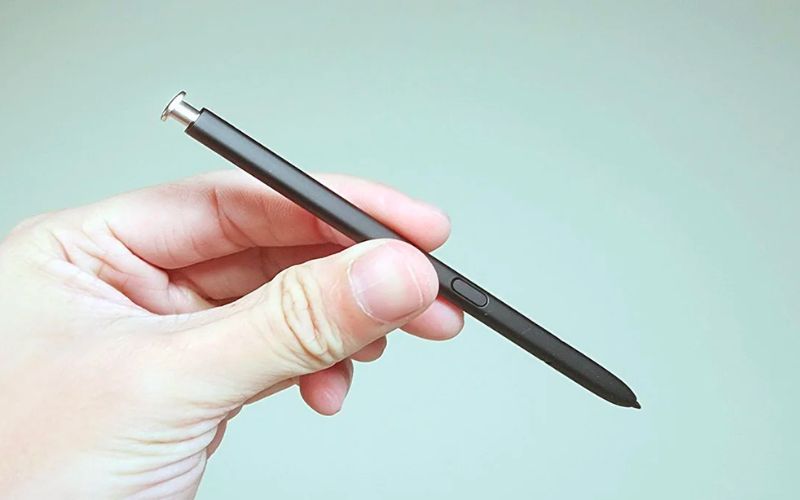 Bút cảm ứng Samsung S Pen được thiết kế với trọng lượng nhẹ và kích thước gọn