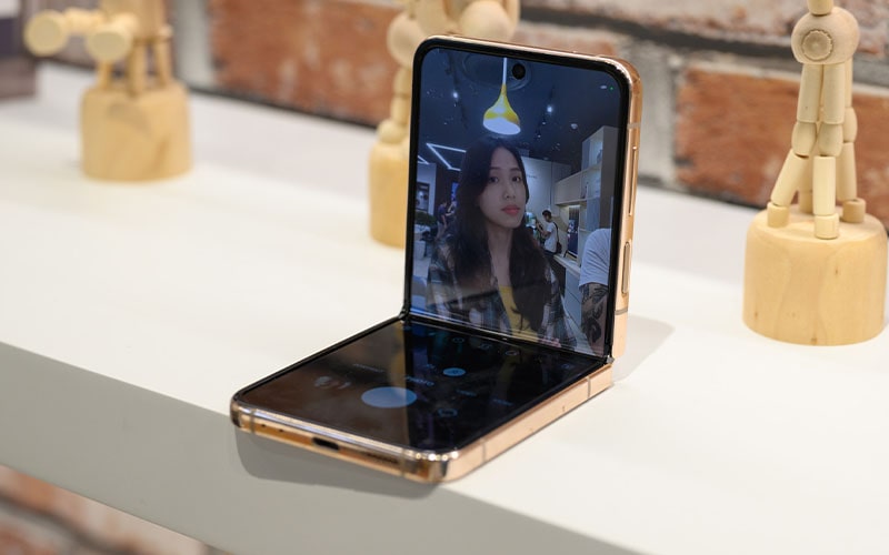 Đánh giá Samsung Galaxy Z Flip 4: Thiết kế năng động phù hợp với giới trẻ cùng những tinh chỉnh hấp dẫn