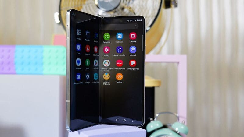 So sánh Samsung Galaxy Z Fold 6 và iPhone 15 Pro Max chi tiết