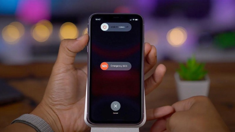 Khởi động lại iPhone thường hiệu quả trong việc khắc phục các lỗi phần mềm nhỏ