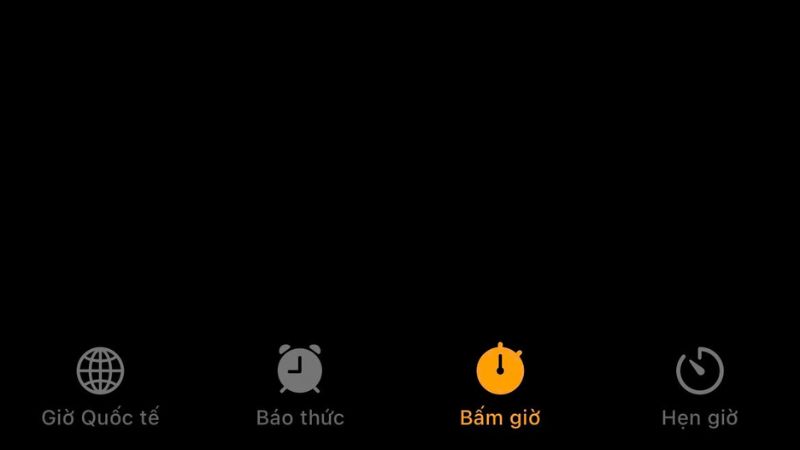 Mở ứng dụng Đồng hồ trên iPhone, chọn mục Bấm giờ