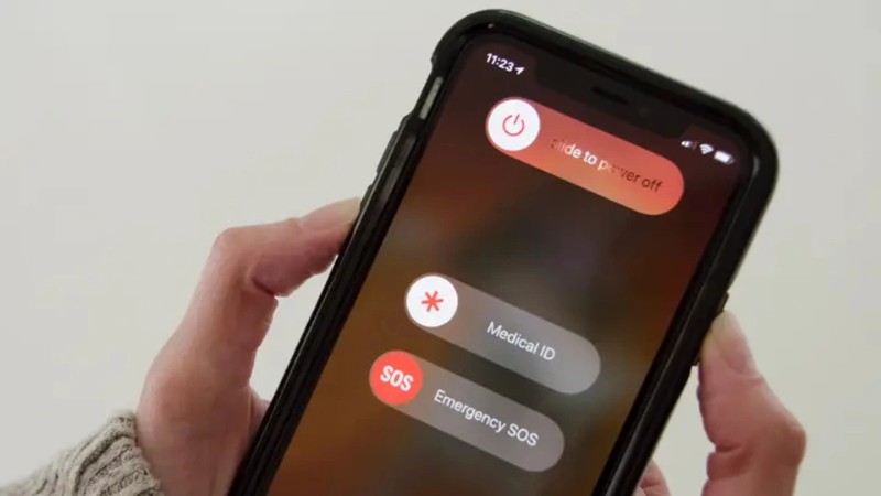 Khởi động lại iPhone giúp đóng tất cả ứng dụng chạy ngầm, giải phóng RAM