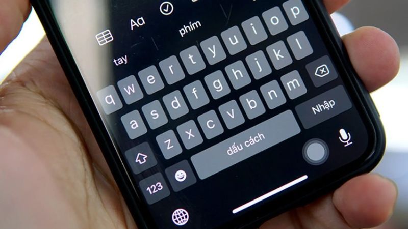 Biểu hiện thường gặp của lỗi bàn phím iPhone bị nhảy chữ