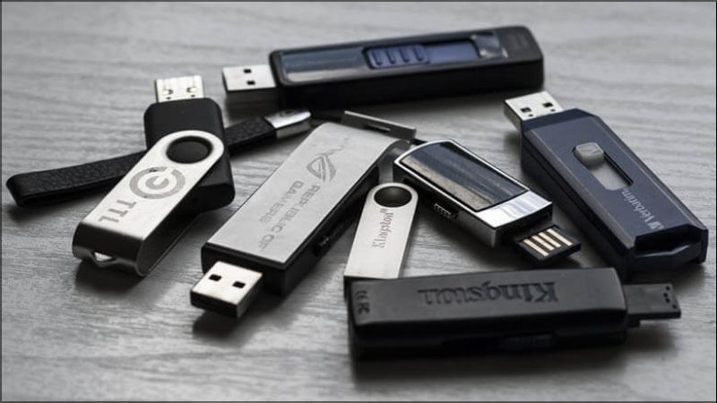 Bộ nhớ phụ còn gọi là bộ nhớ ngoài là một loại bộ nhớ được sử dụng để lưu trữ dữ liệu dài hạn trên máy tính hoặc thiết bị di động