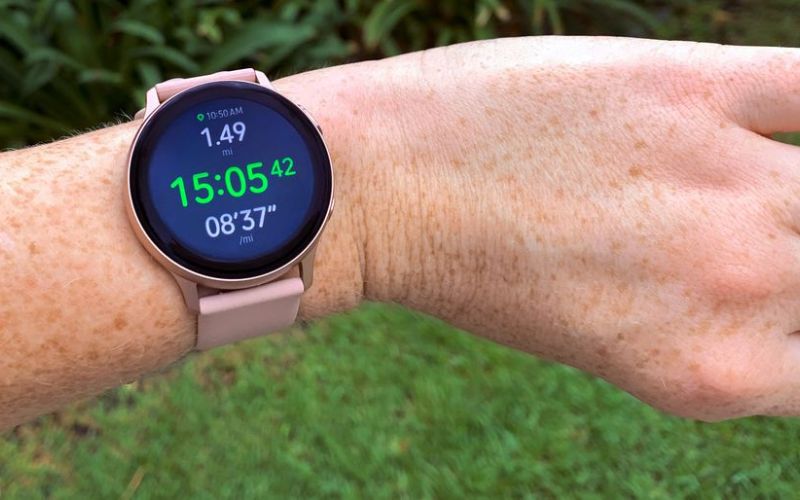 samsung galaxy watch active 2 voi thiet ke gon nhe va vua van