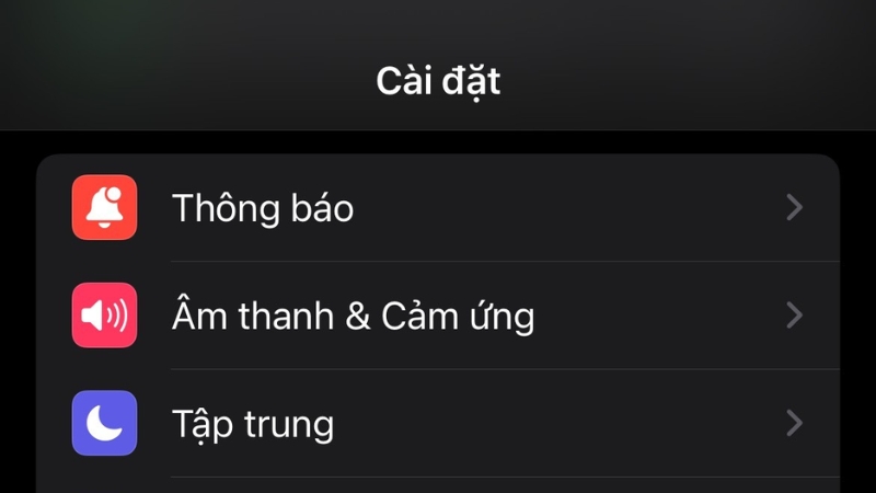 Chọn Âm thanh & Cảm ứng trong ,ục Cài đặt