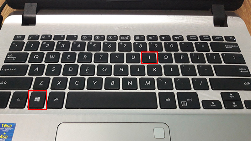Dùng tổ hợp phím Windows + I