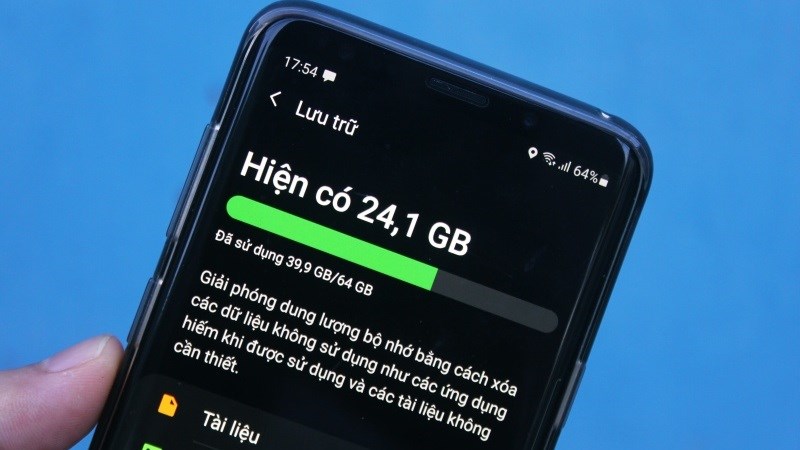 Điện thoại cần đủ không gian trống để tải về và giải nén gói cập nhật