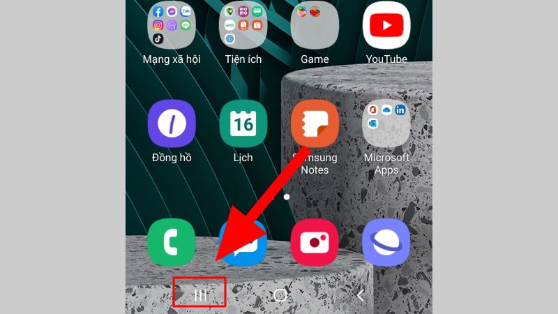  Nhấn vào phím đa nhiệm (biểu tượng 3 gạch)