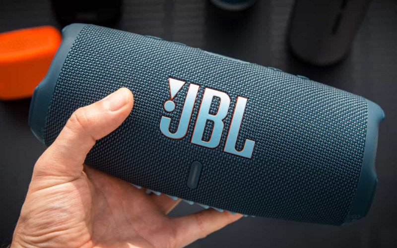 Loa Bluetooth JBL có thiết kế nhỏ gọn, thanh lịch