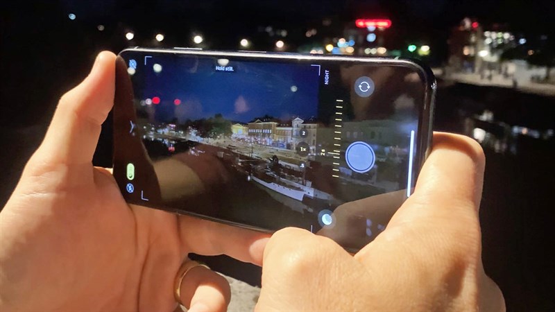 Nhiều smartphone đã được trang bị tính năng chụp ảnh trong bóng tối