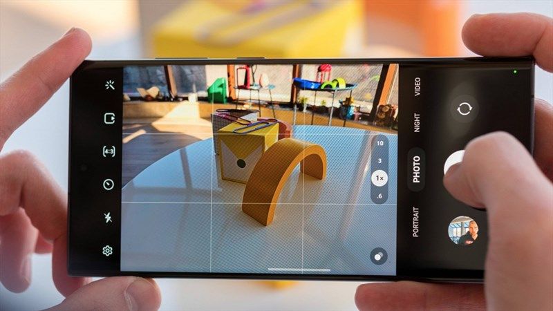 Bật đường lưới trong camera để căn bố cục chính xác