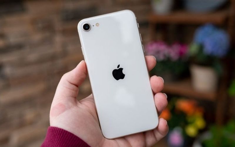 iPhone SE có khả năng chống nước đạt chuẩn IP67