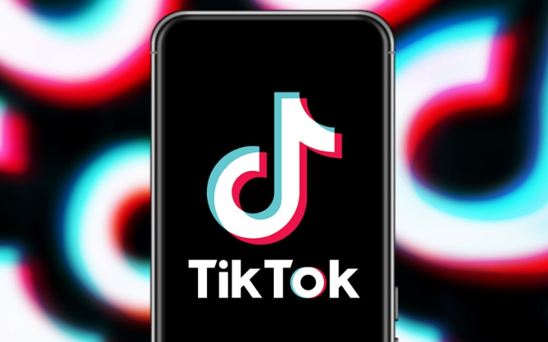 Video TikTok tải về được lưu trong mục Album của Thư viện ảnh trên máy