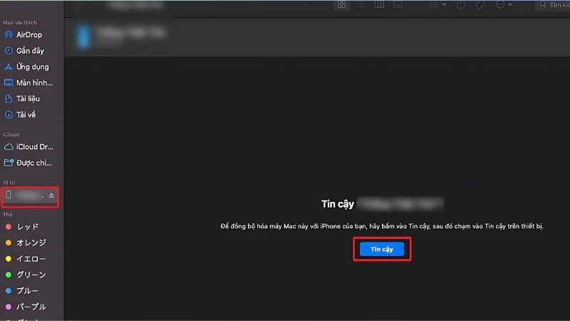 Chọn iPhone của bạn từ thanh bên > Chọn Trust (Tin cậy)