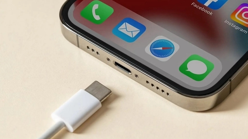 Một thay đổi lớn trên iPhone 15 Pro Max là Apple đã đổi chuẩn sạc sang USB-C