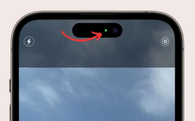Dấu chấm xanh trên iphone cho biết đang có ứng dụng nào đó truy cập vào camera