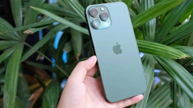 iPhone 13 Pro Max là một lựa chọn kinh tế cho người dùng tìm kiếm một chiếc điện thoại cao cấp, hiệu năng tốt