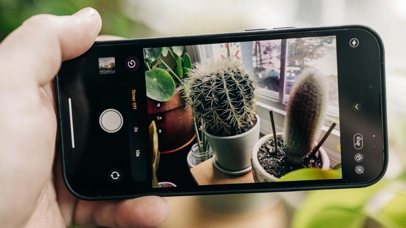 Mở ứng dụng Camera, chụp thử vài tấm ảnh và quay một đoạn video ngắn