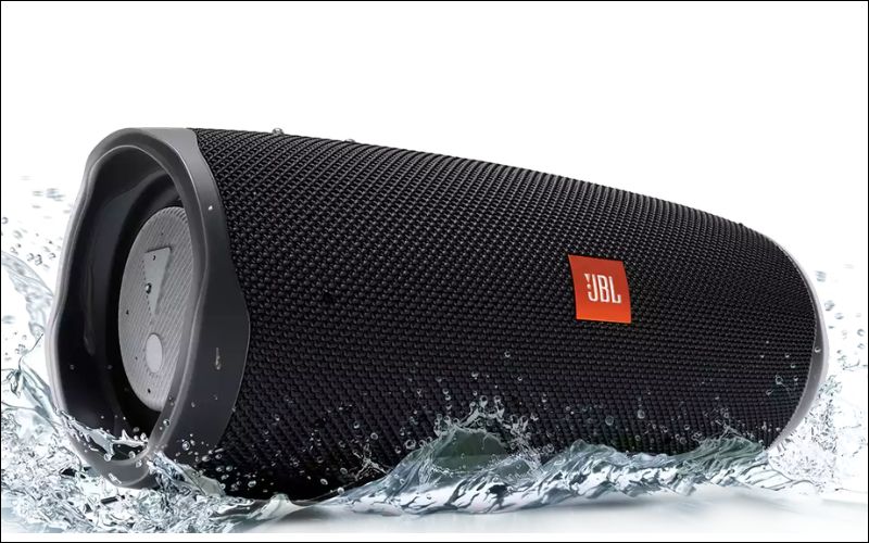 loa jbl charge 4 duoc trang bi chuan chong nuoc IPX7