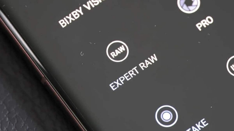 Chế độ Pro Mode/Expert RAW có thể tùy chỉnh sâu các thông số như ISO, tốc độ màn trập,...