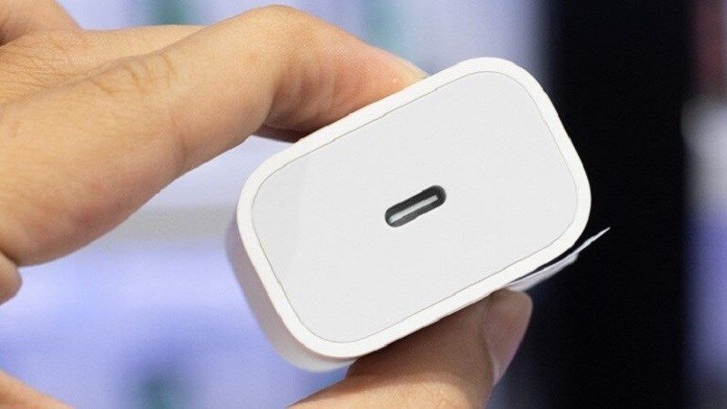 Apple khuyến nghị dùng củ sạc USB-C từ 20W trở lên để sạc nhanh hiệu quả