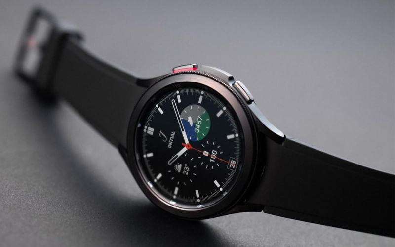 samsung da trang bi cho galaxy watch 4 mot man hinh super amoled