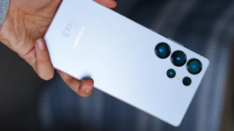 Galaxy S25 Ultra đạt tiêu chuẩn IP68, chống nước khi ngâm ở độ ở độ sâu 1.5 mét trong 30 phút