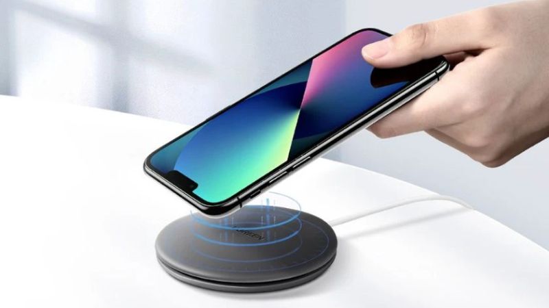Sạc không dây hoạt động dựa trên nguyên lý cảm ứng từ