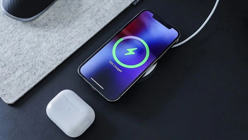 Thường xuyên có nhu cầu vừa sạc vừa dùng thì nên cân nhắc