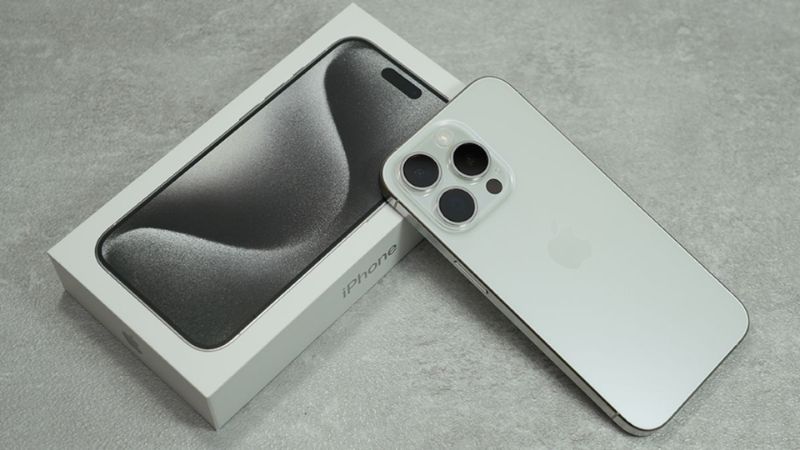  iPhone 15 Pro Max màu Titan Trắng