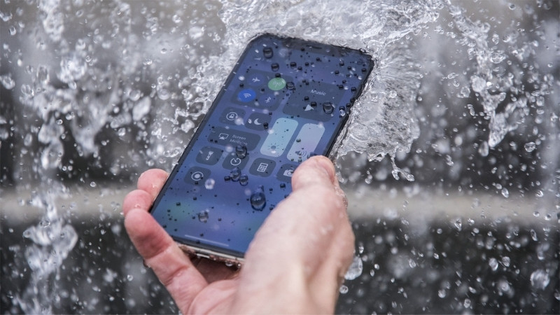 iPhone cũ có thể đã bị mở ra để kiểm tra, sửa chữa làm giảm khả năng kháng nước