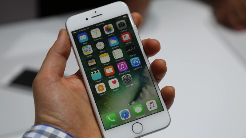 Cấu hình iPhone đời quá cũ không xử lý tốt các yêu cầu ngày càng tăng của iOS mới
