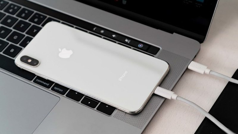 Kết nối iPhone và máy tính bằng dây cáp