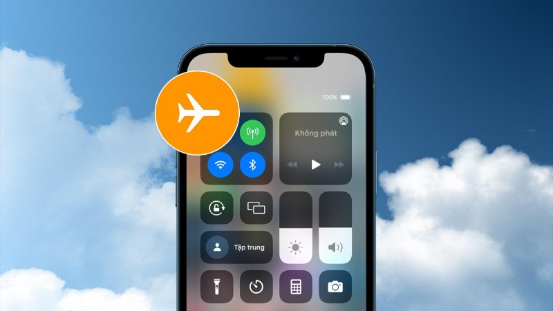 Khi bật Chế độ máy bay, iPhone sẽ giảm tiêu thụ pin, nhờ đó tăng tốc độ sạc