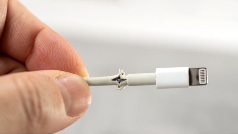 Hư hỏng cáp sạc iPhone