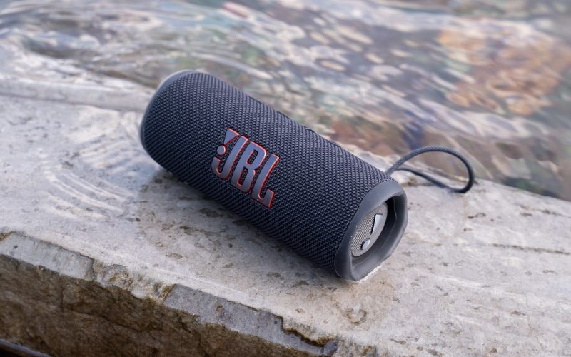 Loa-Bluetooth-JBL-Flip-6-so-huu-thiet-ke-chac-chan-ben-bi