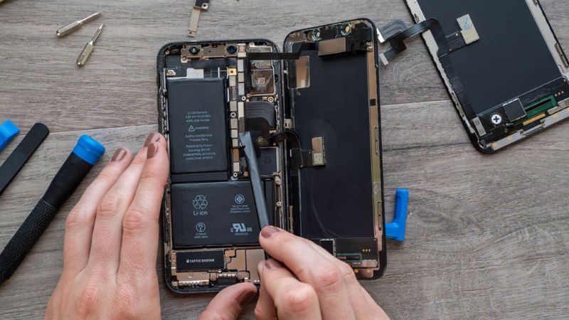 Pin iPhone 11 thường có tuổi thọ khoảng 2 - 3 năm