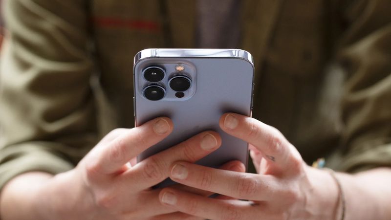 iPhone 13 Pro Max nằm trong nhóm smartphone nặng nhất hiện nay