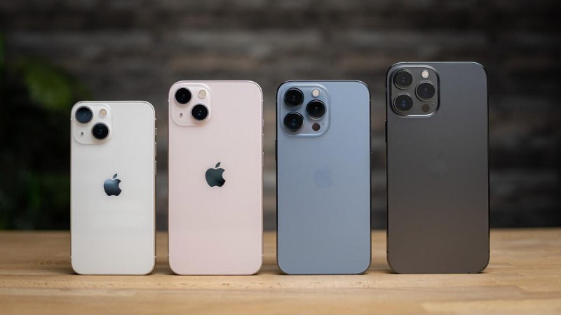 So sánh kích thước với iPhone 13 Mini, iPhone 13, iPhone 13 Pro, iPhone 13 Pro Max