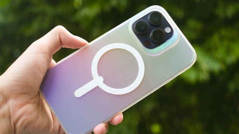 Chọn ốp lưng bảo vệ tốt cụm camera, không quá dày để tránh làm tăng thêm kích thước máy