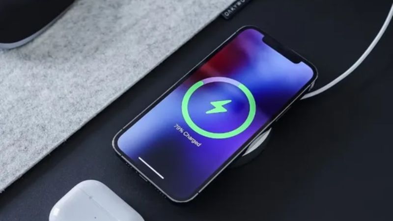 Dấu hiệu iPhone đang vào pin khi tắt nguồn