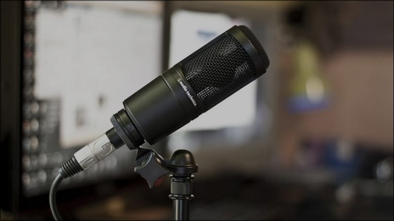 Microphone là một thiết bị điện tử được thiết kế để chuyển đổi âm thanh từ dạng sóng âm thành tín hiệu điện