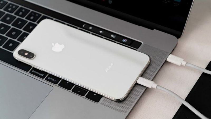  Sử dụng cáp USB để kết nối iPhone với máy tính