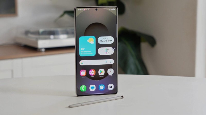 Bút S Pen tích hợp sẵn trong thân máy