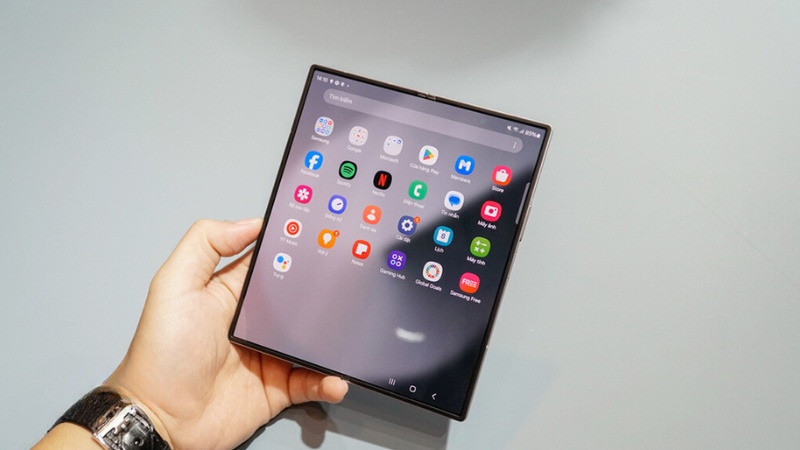 Samsung Galaxy Z Fold 6 được trang bị màn hình Dynamic AMOLED 2X