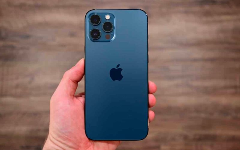 iPhone 12 Pro Max chưa được hỗ trợ 5G so với S22 Ultra