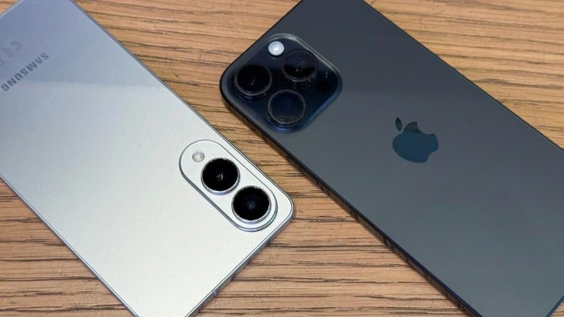 Samsung S25 có 2 camera, 16 Pro Max có 3 camera (gồm 1 tele)
