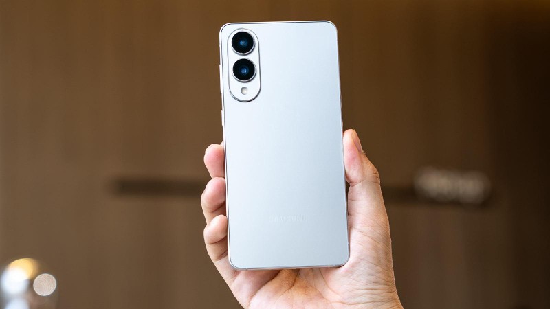 Chọn Galaxy S25 Edge nếu thích thiết kế mỏng nhẹ, hiện đại