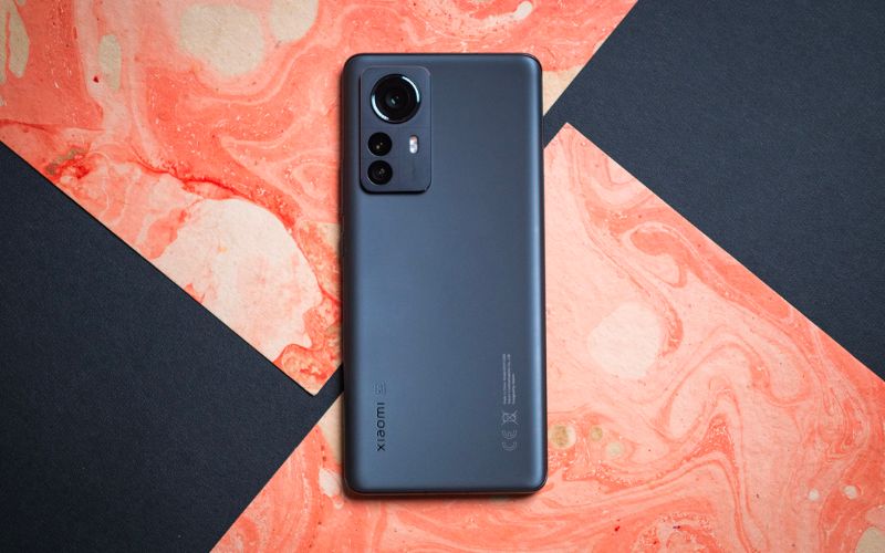 Xiaomi 12 Pro trang bị hệ thống camera ba ống kính